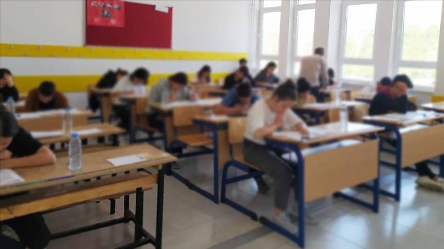 Liseler 2 yıla mı düşüyor? Zorunlu eğitimde 2+2 ve 3+1 modeli gündemde! 2